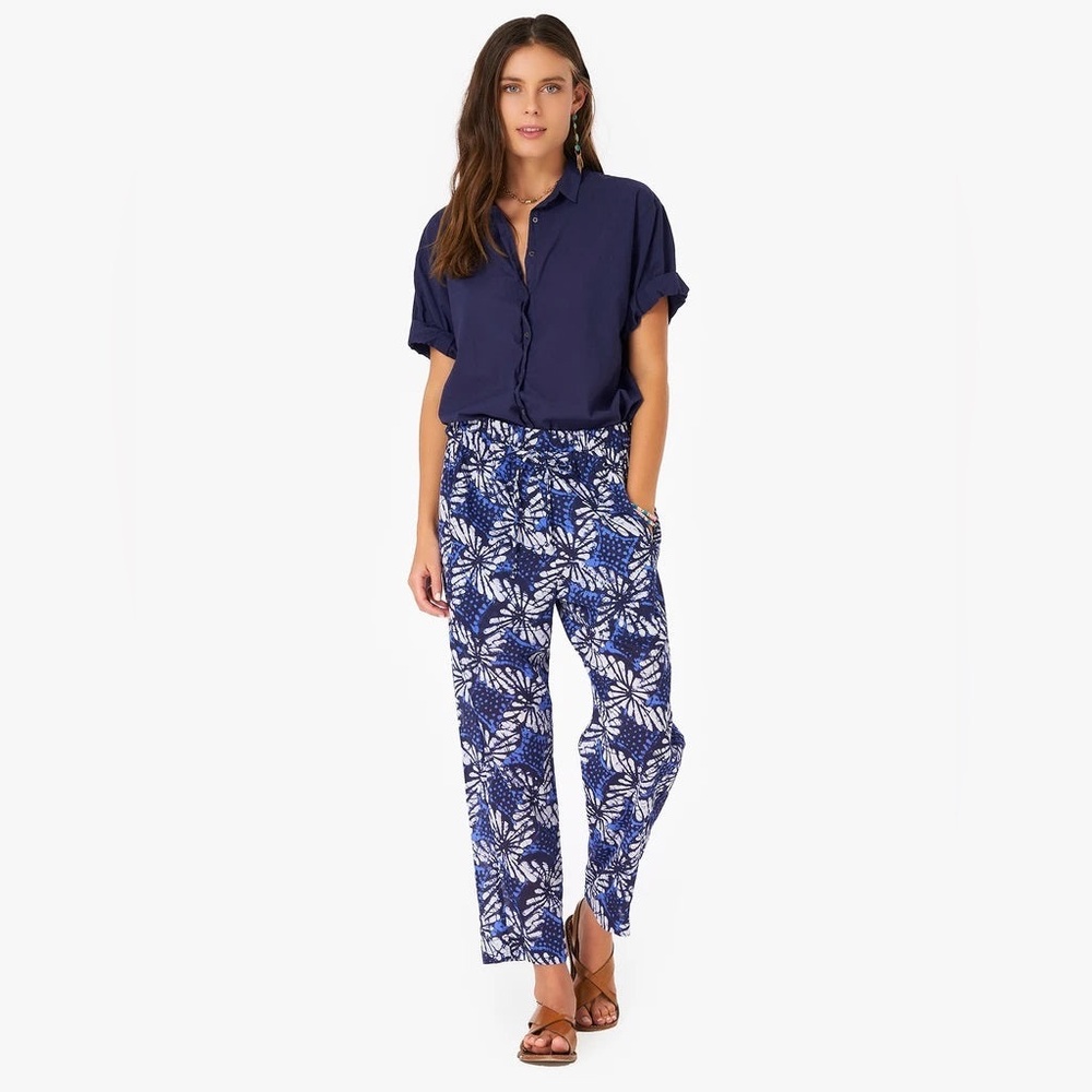 XiRENA Navy and White Botanical Print Trousers